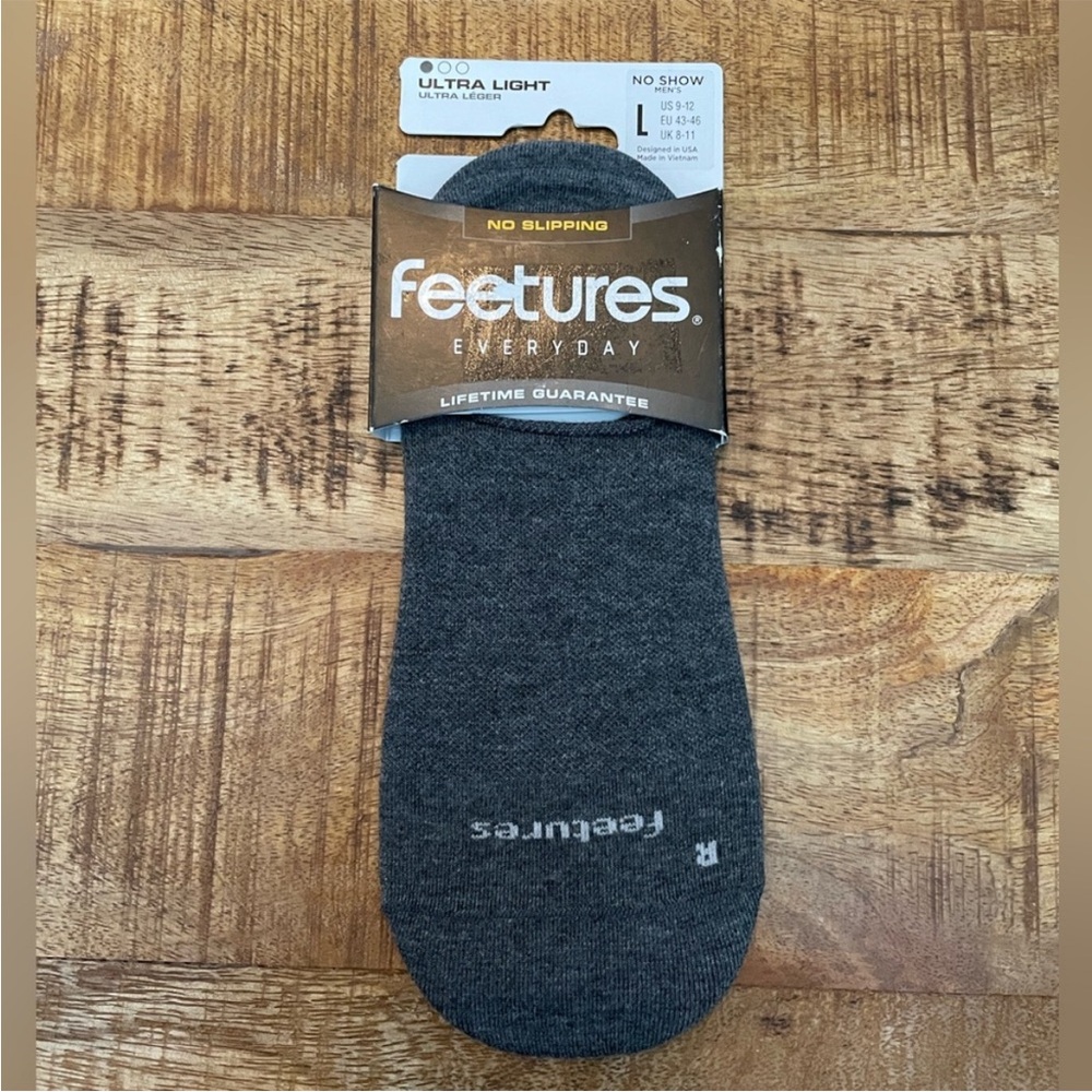 NWT Feetures Ultra Light Everyday No Show Socks